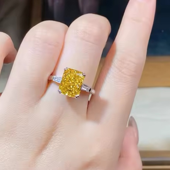 18k 3ct Radiant Canary Ring - Picture 4 of 10